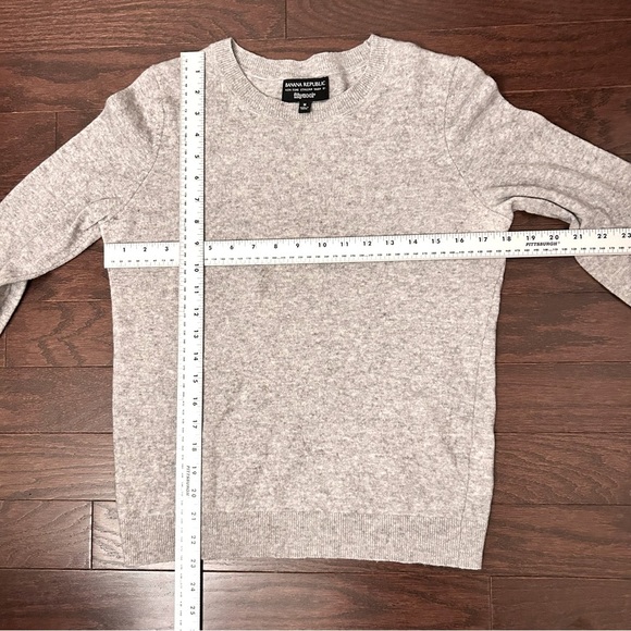 Banana Republic Pullover Sweater - Picture 6 of 8